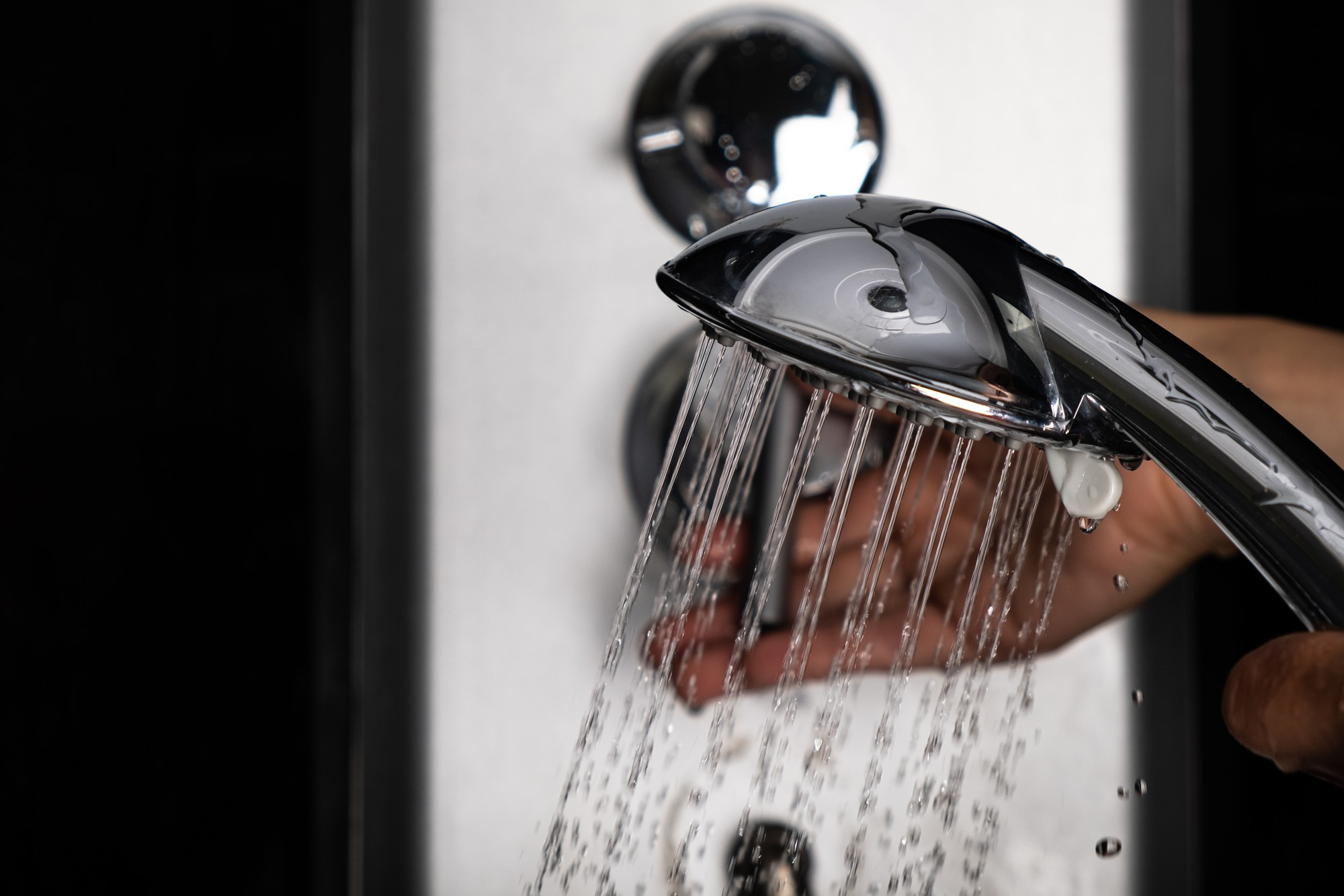 Cuánta agua gasta una ducha estándar