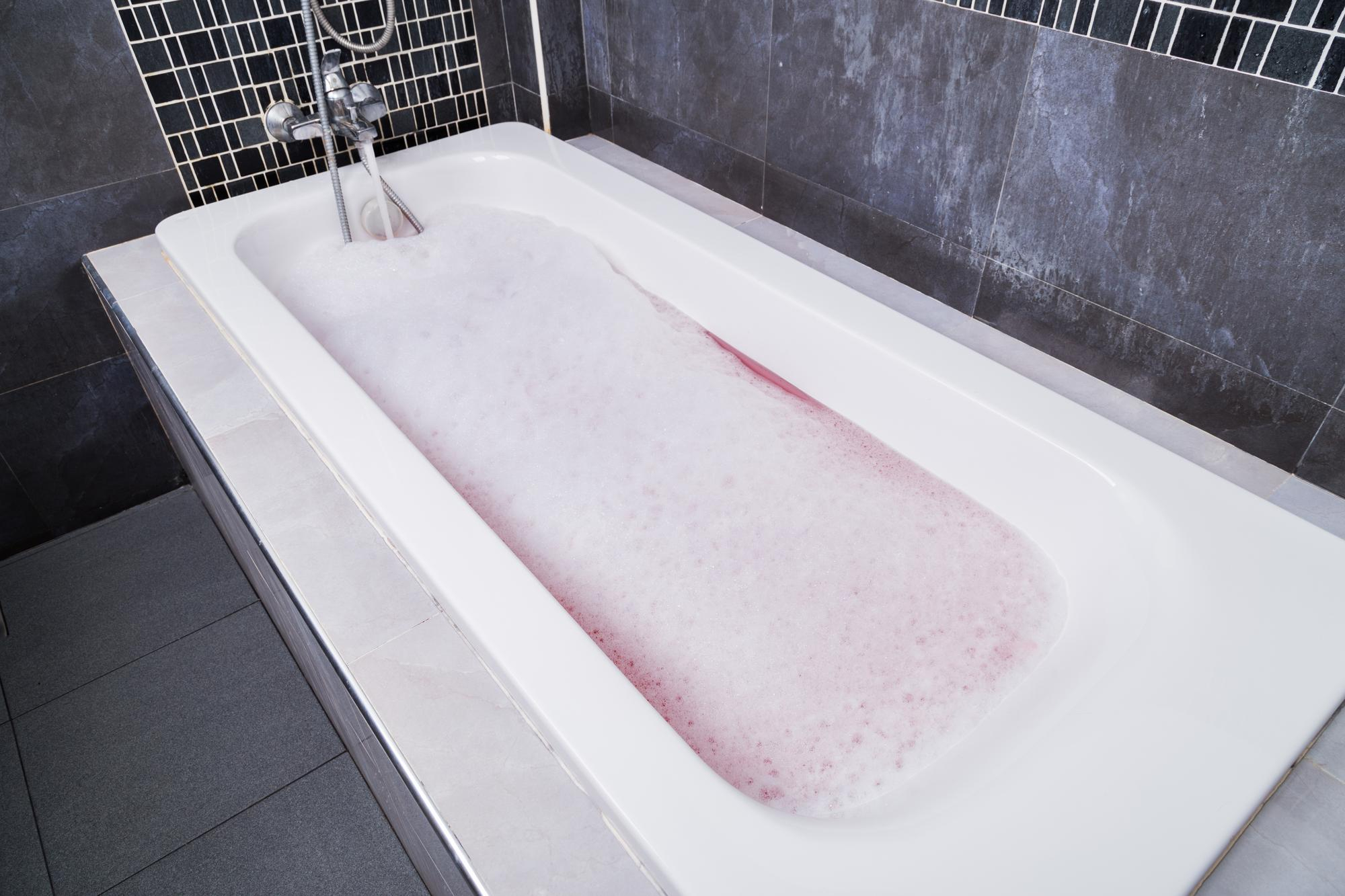 Cuánta agua cabe en una bañera