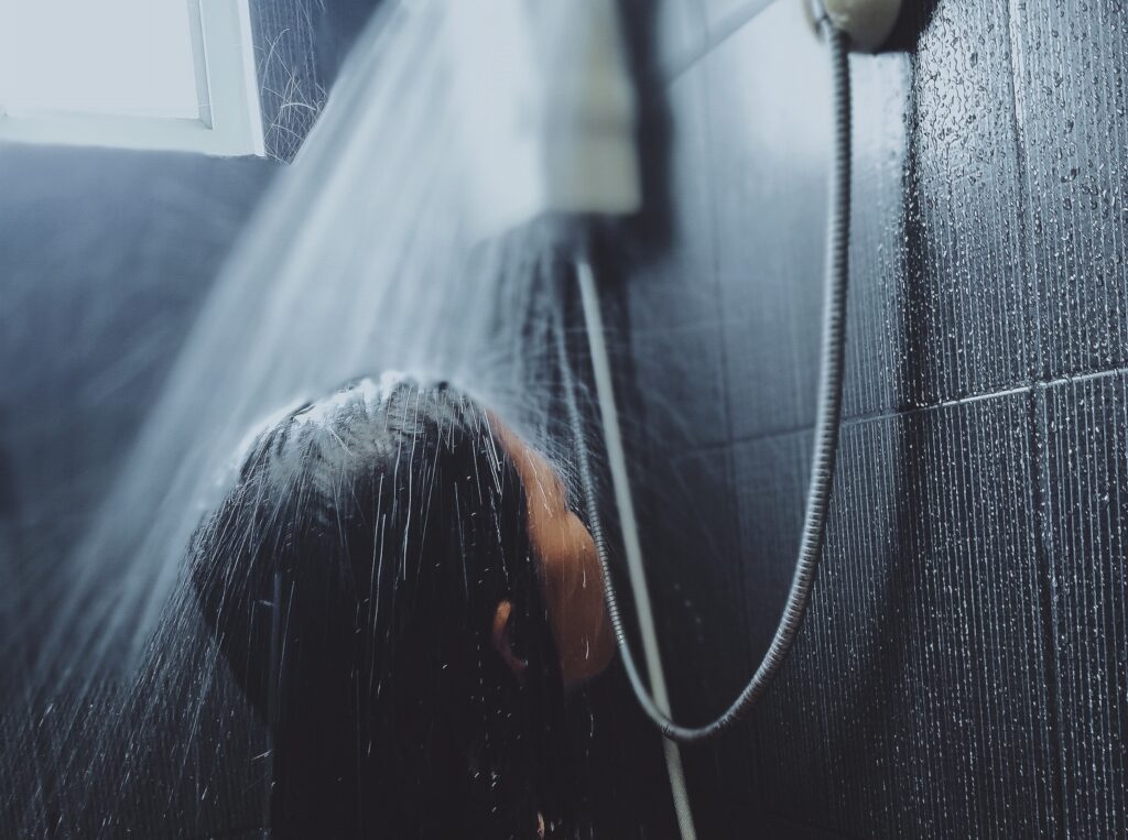 Ducha con mucha presión del agua